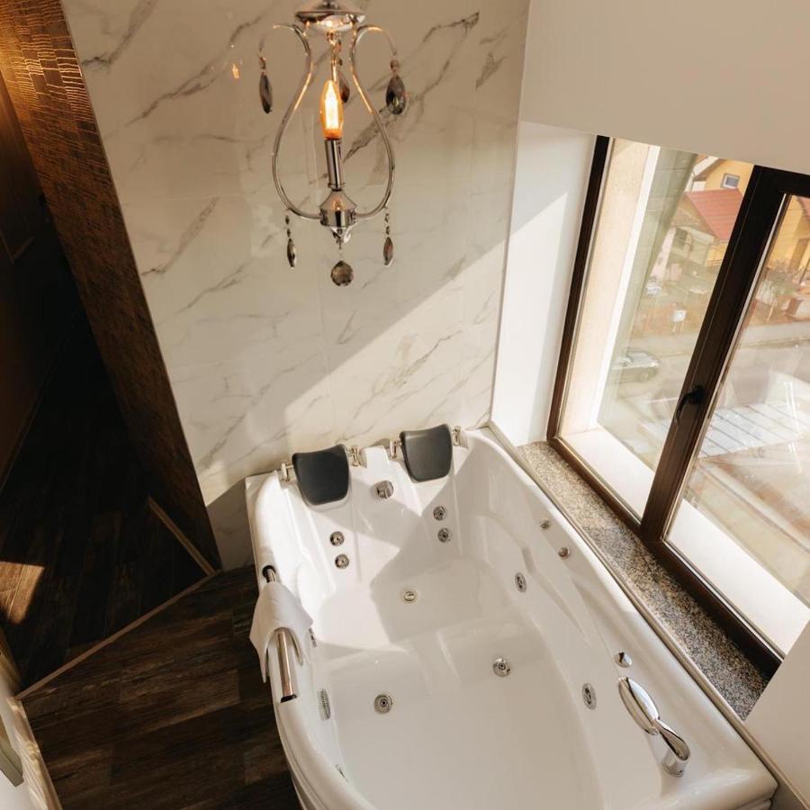 Hotel Goya Collection Târgu Jiu Εξωτερικό φωτογραφία
