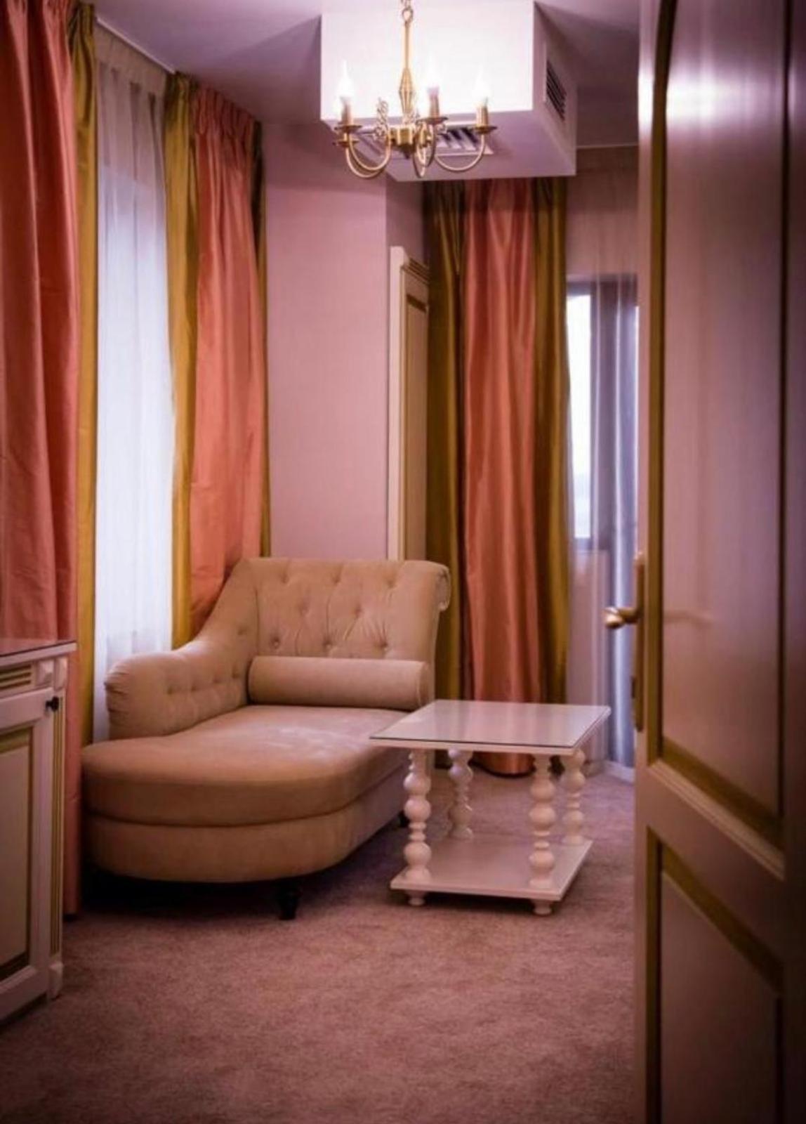 Hotel Goya Collection Târgu Jiu Εξωτερικό φωτογραφία